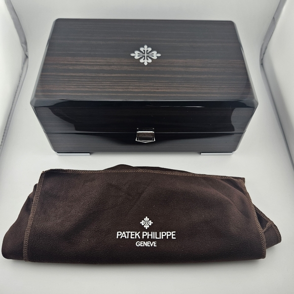 Patek Philippe brown wooden watch box with cover cloth - Picture 11 of 16